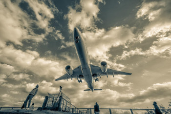 Фотография к новости: 10-летнего казахстанца оставили в аэропорту Турции: Air Astana выплатит матери компенсацию