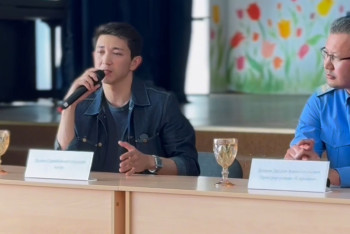 Фотография к новости: Известный казахстанский актёр и прокурор помогли школьникам определиться с будущим