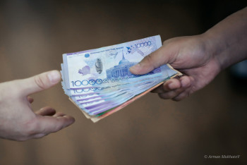 Фотография к новости: Первые выплаты по системе "Келешек" казахстанцы получат до 31 августа