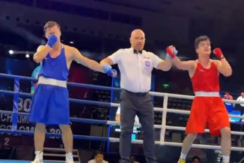 Фотография к новости: Слезы серебра: казахстанский боксер расплакался после финала ЧА