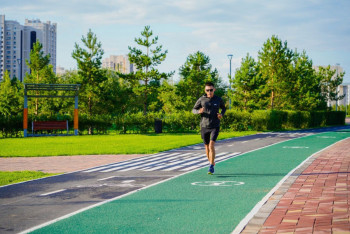 Фотография к новости: Есиль озеленяют: в Астане высадят 16 тысяч деревьев и обновят двор