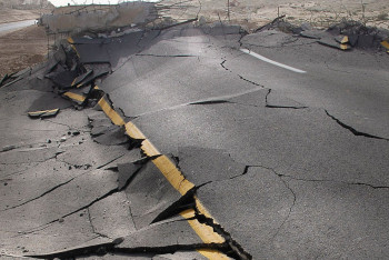 Фотография к новости: В Казахстане водителей освободят от платы за разбитые участки трасс