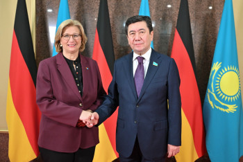 Фотография к новости: Мажилис посетила глава верхней палаты Парламента Германии