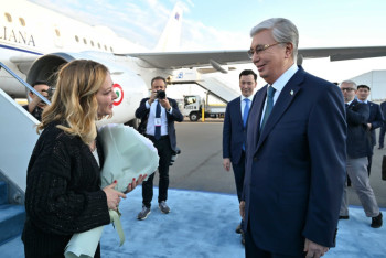 Фотография к новости: Токаев лично встретил премьер-министра Италии в аэропорту