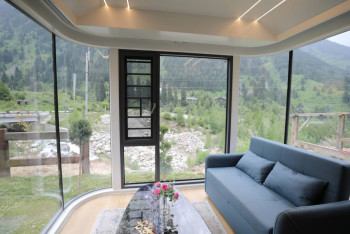 Фотография к новости: В горах Алматы на высоте 2000 метров появился капсульный домик