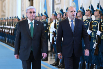 Фотография к новости: Президент Болгарии прибыл в Казахстан с официальным визитом