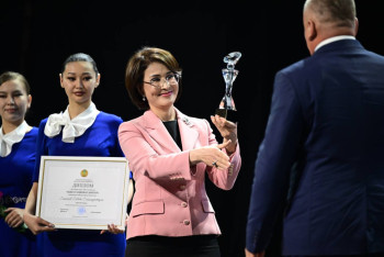 Фотография к новости: Герои в белых халатах: в Астане наградили лучших медиков страны