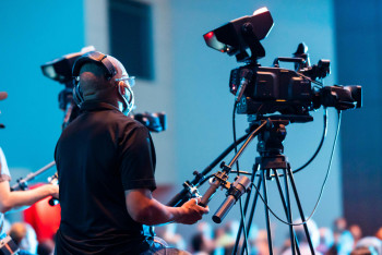 Фотография к новости: Израильская ракета попала в студию иранского телеканала во время прямого эфира