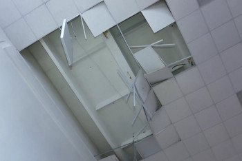 Фотография к новости: Потолок обрушился в школе Петропавловска во время вручения аттестатов