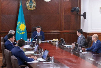 Фотография к новости: Олжас Бектенов требует ускорить запуск китайских инвестпроектов в регионах