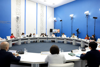 Фотография к новости: Аида Балаева представила новый состав Нацкомиссии по делам женщин и семейной политике