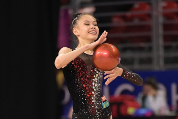 Фотография к новости: Казахстанская гимнастка сотворила сенсацию в Болгарии