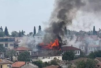 Фотография к новости: В Анталье загорелся отель