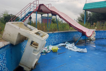 Фотография к новости: Аквапарк превратился в руины: кто ответит за коммунальную катастрофу в Семее?