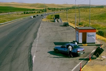 Фотография к новости: Казахстанцев будут штрафовать за мусор вдоль трасс