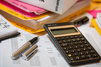 Фотография к новости: Казахстанцам напомнили о праве на налоговые вычеты за обучение, медицину и ипотеку