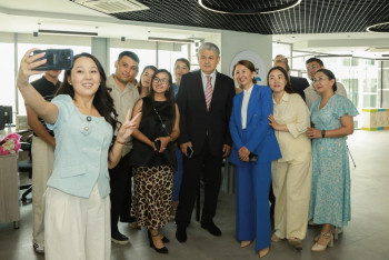 Фотография к новости: Ермек Кошербаев встретился с коллективом медиакомпании "Qazcontent"