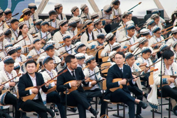 Фотография к новости: Токаев поблагодарил всех, кто популяризирует в мире священную домбру
