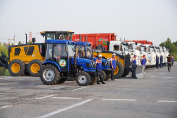 Фотография к новости: Таза Қазақстан: коммунальщики Туркестана получили новую спецтехнику