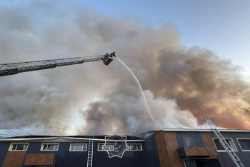 Фотография к новости: Крупный пожар в Усть-Каменогорске: горит одноэтажное здание
