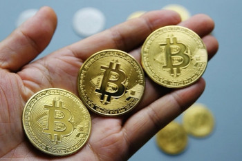 Фотография к новости: В ОАЭ разрешат покупать авиабилеты за криптовалюту