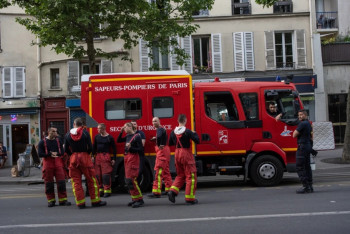 Фотография к новости: Во Франции пожар разрушил сотни домов, ранено более 100 человек