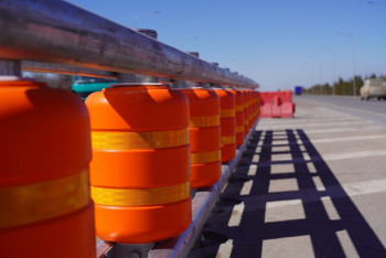 Фотография к новости: Казахстан тестирует роликовые барьеры, снижающие смертность на трассах