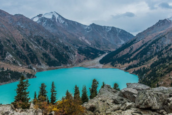 Фотография к новости: Спасатели вытащили женщину из обрыва в ущелье Маралсай