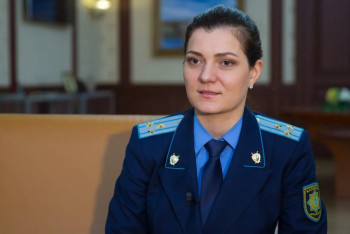 Фотография к новости: Бывший "госслужащий года" Олеся Кексель подозревается в пытках