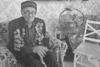 Фотография к новости: Токаев почтил память "Халық қаһарманы" Абдыгали Каймолдина