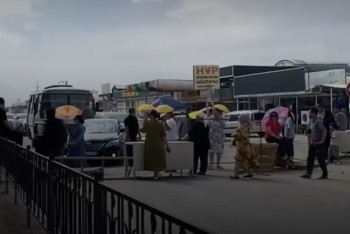 Фотография к новости: В Жанаозене предприниматели перекрыли дорогу из-за перебоев с электричеством