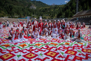 Фотография к новости: Құрақ көрпе с "Медеу" стало мировой сенсацией