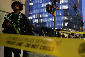 Фотография к новости: В Лос-Анджелесе автомобиль въехал в толпу: 23 человека пострадали