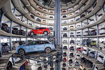 Фотография к новости: ЕС может обязать компании закупать только электрокары