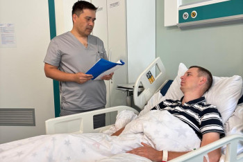 Фотография к новости: Пострадавший от нападения врач из Костаная идёт на поправку