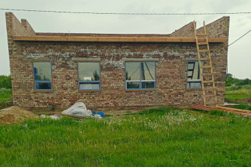 Фотография к новости: Песок закончился — рабочие ушли: в Павлодарской области не могут достроить долгожданный медпункт