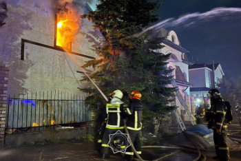 Фотография к новости: В Астане вспыхнул пожар в трехэтажном здании