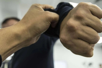 Фотография к новости: В Курыкe подростки устроили массовую драку