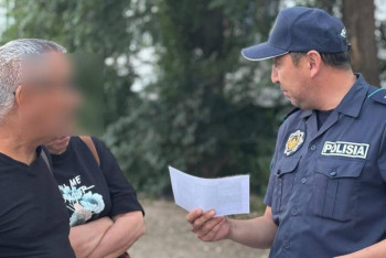 Фотография к новости: Почему нельзя полностью закрывать лицо: полицейские проводят разъяснительную работу