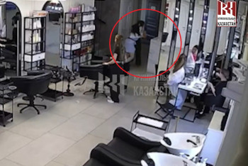 Фотография к новости: Девушки подрались в салоне красоты Павлодара из-за мужчины