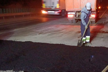 Фотография к новости: Жара до сорока пяти градусов расплавила дорогу в Туркестанской области