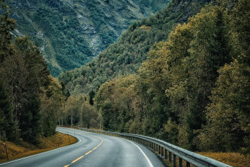 Фотография к новости: В горах Японии заблокированы 300 человек из-за схода оползня