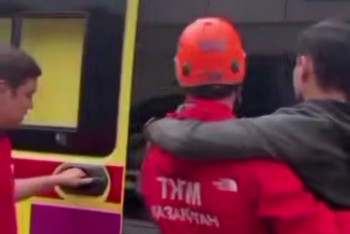 Фотография к новости: В горах Алматы спасатели эвакуировали туриста с травмой ноги