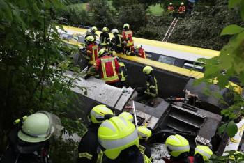 Фотография к новости: В Германии с рельсов сошёл пассажирский поезд, есть погибшие