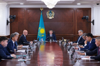 Фотография к новости: Олжас Бектенов призвал поднять статус человека труда в эпоху цифровизации