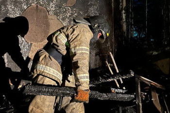 Фотография к новости: В Караганде вспыхнул крупный пожар в двухэтажном здании