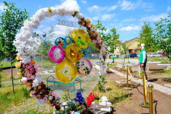 Фотография к новости: В Астане дети открыли уникальный экологический сад