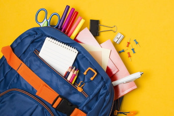 Фотография к новости: Деньги вместо униформы: родителям перечисляют пособие на школьные сборы