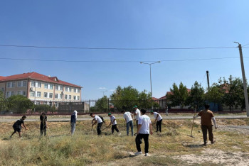 Фотография к новости: Жамбылская молодёжь провела субботники на территории детской больницы