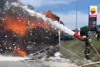 Фотография к новости: Маршрутный автобус дотла сгорел в Усть-Каменогорске